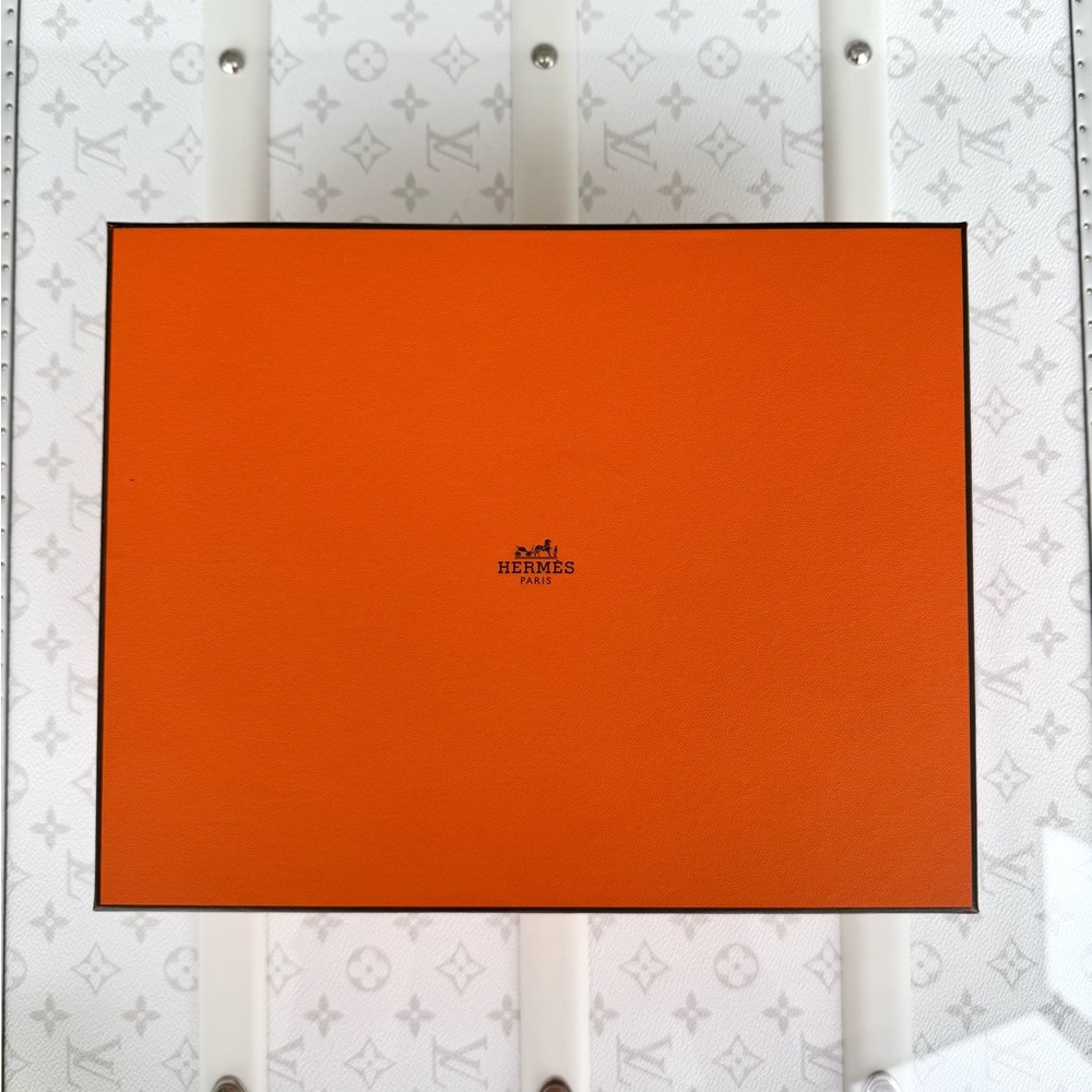 Hermès ⭐️ Empty Gift Storage Box 11” x 9” x 2.5"
